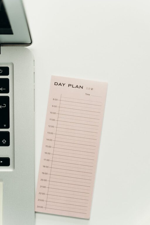 Jak stworzyć efektywny harmonogram dnia dla lepszej organizacji czasu